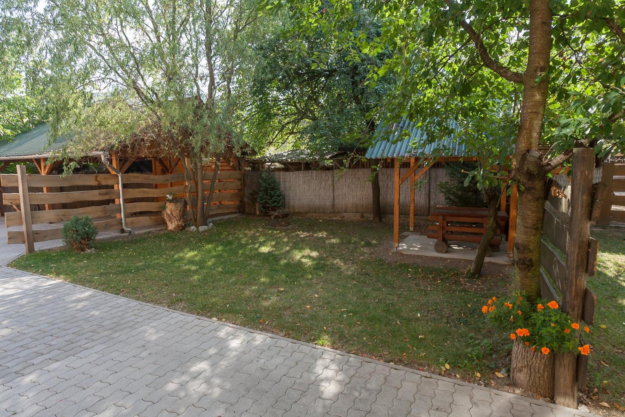 Paratlan Apartmanhaz Szilvásvárad Zewnętrze zdjęcie